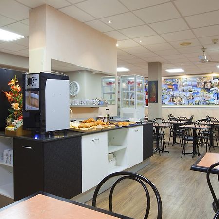 Hostal Barcelona Bagian luar foto