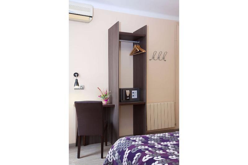 Hostal Barcelona Bagian luar foto